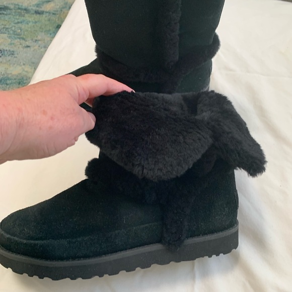 UGG Classic Black Mini Fluff Spill Seam Boot (9) S/N 1112500 🌴 - Picture 5 of 13
